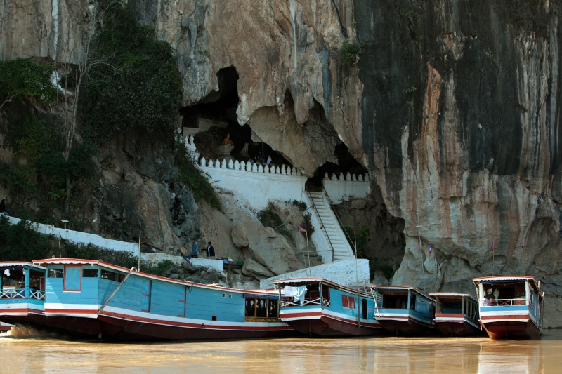 Boat To Pak Ou Cave